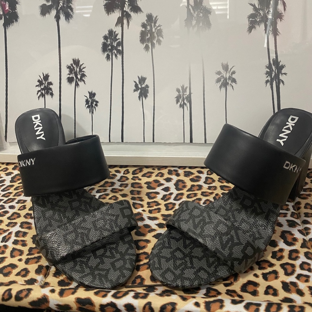 *LIKE NEW* DKNY heels